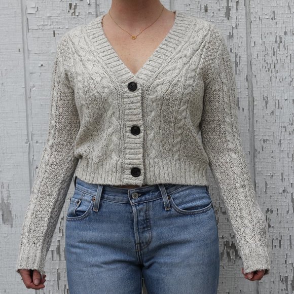 American Eagle Outfitters Sweaters - American eagle slightly cropped cardigan